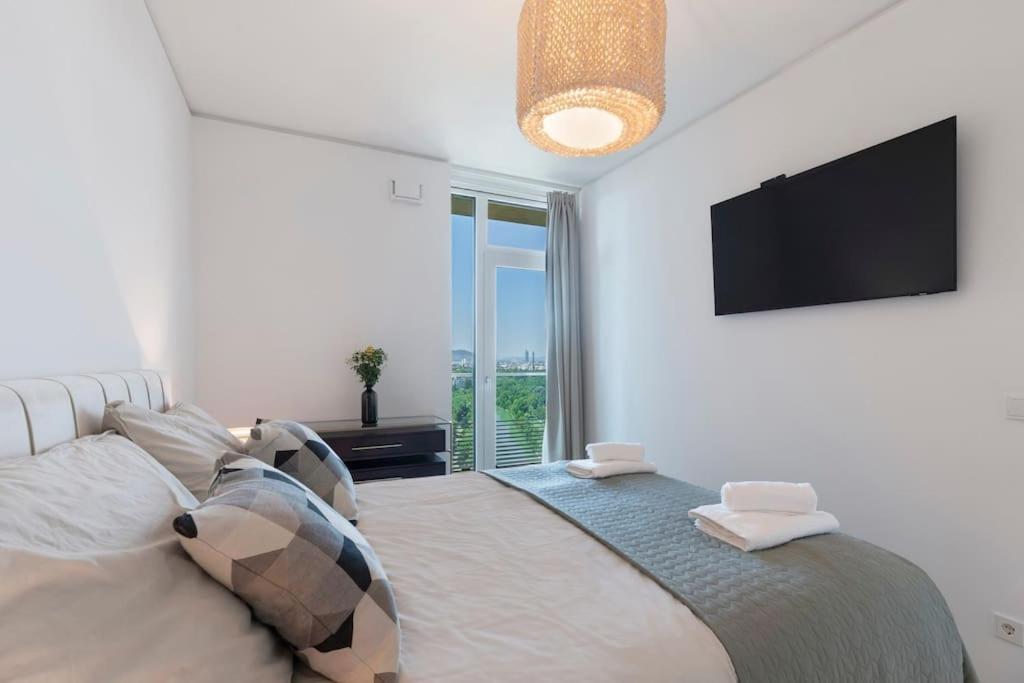 Design Apartment With Amazing View Over Виена Екстериор снимка
